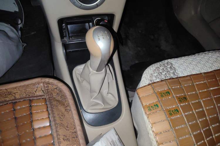 Used Chery Fengyun 2 2010 Hatchback 1.5L Ambition Model Gear Lever