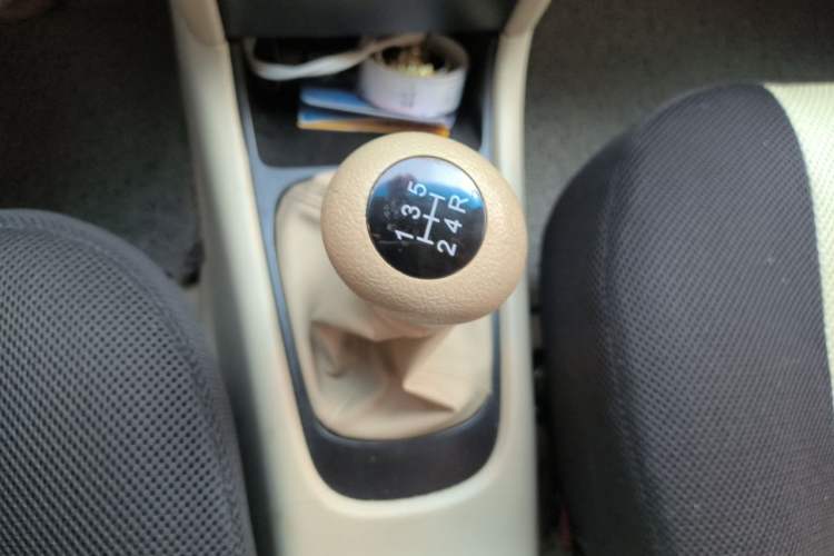 Used Chery Fengyun 2 2010 Hatchback 1.5L Powerful Model Gear Lever