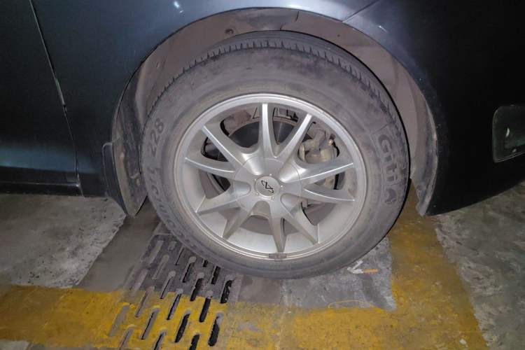 Used Chery Fengyun 2 2010 Hatchback 1.5L Ambition Model Right Front Wheel Hub