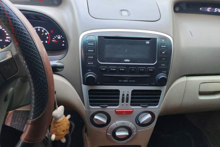 Used Chery Fengyun 2 2010 Hatchback 1.5L Performance Model Audio And AC Panel