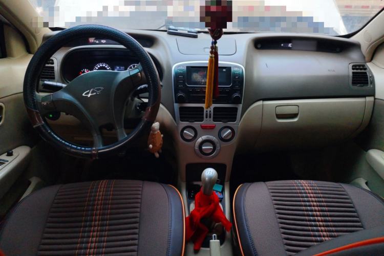 Used Chery Fengyun 2 2010 Hatchback 1.5L Performance Model Center Console