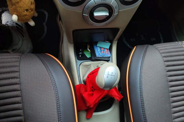 Used Chery Fengyun 2 2010 Hatchback 1.5L Performance Model Gear Lever