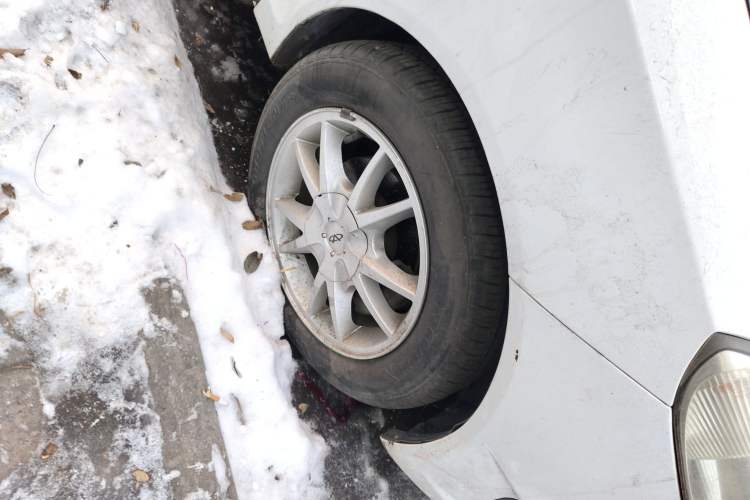 Used Chery Fengyun 2 2010 Hatchback 1.5L Performance Model Right Front Wheel Hub
