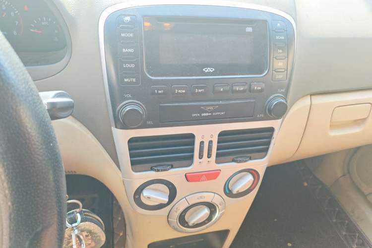 Used Chery Fengyun 2 2010 Hatchback 1.5L Ambition Model Audio And AC Panel