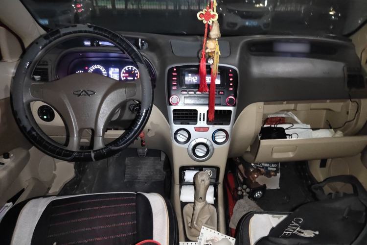 Used Chery Fengyun 2 2010 Hatchback 1.5L Luxury Model Center Console