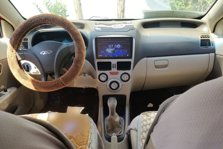 Used Chery Fengyun 2 2010 Hatchback 1.5L Ambition Model Center Console