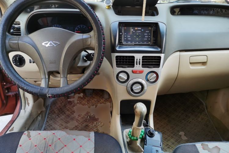 Used Chery Fengyun 2 2010 Hatchback 1.5L Ambition Model Center Console