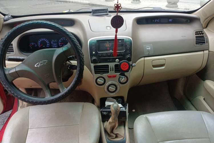 Used Chery Fengyun 2 2010 Hatchback 1.5L Ambition Model Center Console