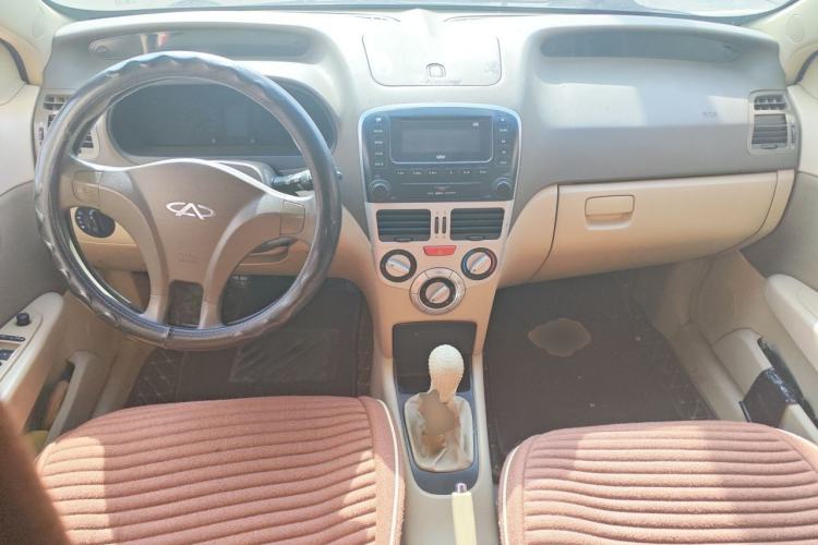 Used Chery Fengyun 2 2010 Hatchback 1.5L Ambition Model Center Console