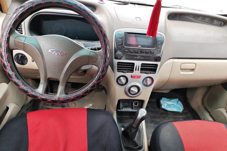 Used Chery Fengyun 2 2010 Hatchback 1.5L Ambition Model Center Console