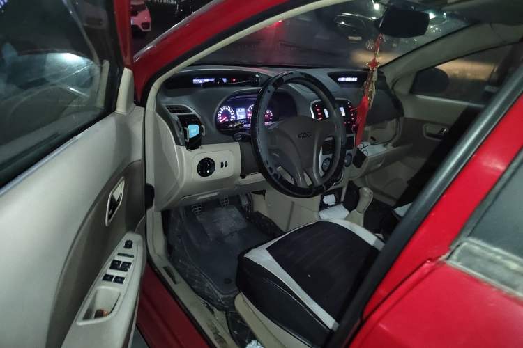 Used Chery Fengyun 2 2010 Hatchback 1.5L Luxury Model Driver Seat