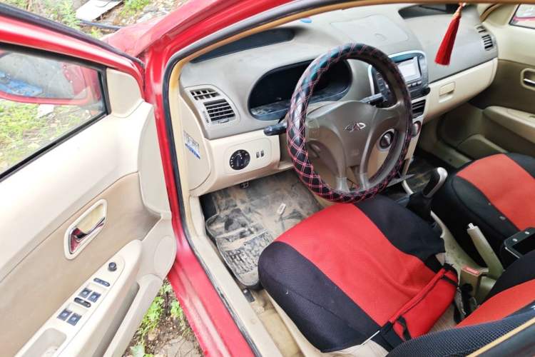 Used Chery Fengyun 2 2010 Hatchback 1.5L Ambition Model Driver Seat