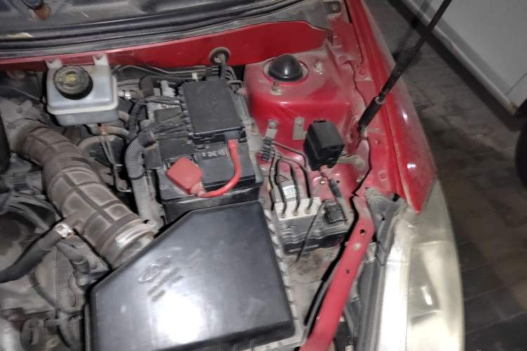 Used Chery Fengyun 2 2010 Hatchback 1.5L Luxury Model Engine Bay Left