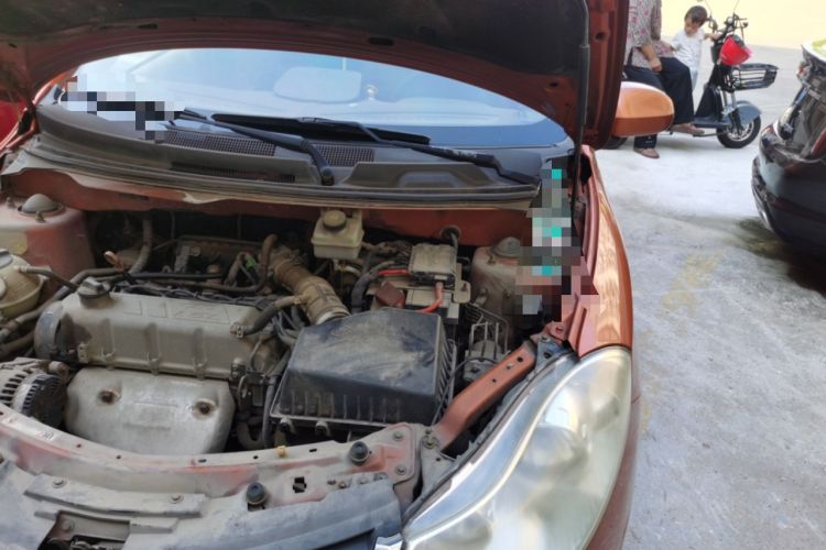 Used Chery Fengyun 2 2010 Hatchback 1.5L Ambition Model Engine Bay Left