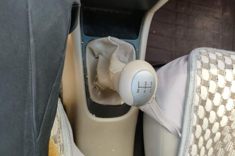 Used Chery Fengyun 2 2010 Hatchback 1.5L Ambition Model Gear Lever