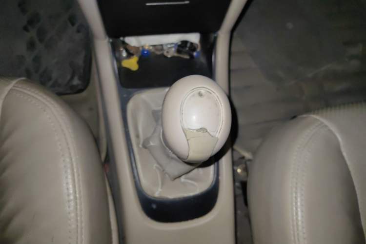 Used Chery Fengyun 2 2010 Hatchback 1.5L Ambition Model Gear Lever