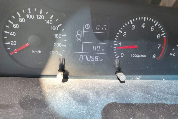 Used Chery Fengyun 2 2010 Hatchback 1.5L Ambition Model Odometer Close Up