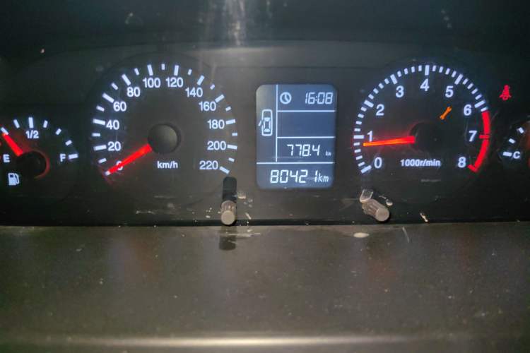 Used Chery Fengyun 2 2010 Hatchback 1.5L Ambition Model Odometer Close Up