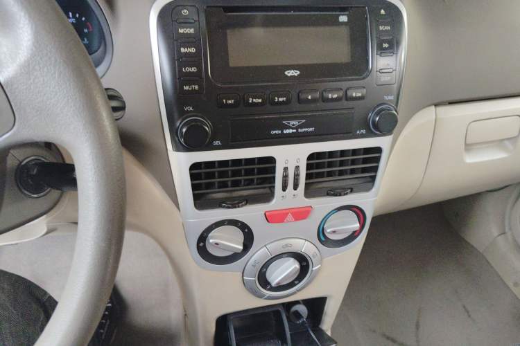 Used Chery Fengyun 2 2010 Hatchback 1.5L Ambition Model Audio And AC Panel