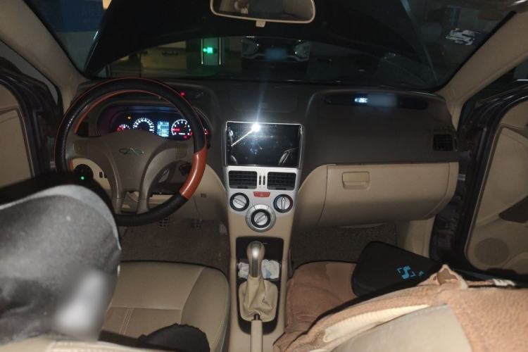 Used Chery Fengyun 2 2010 Hatchback 1.5L Ambition Model Center Console