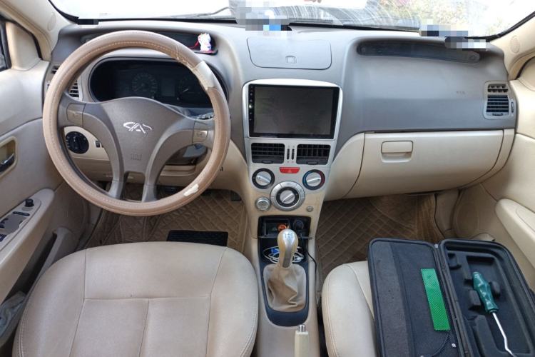 Used Chery Fengyun 2 2010 Hatchback 1.5L Luxury Model Center Console