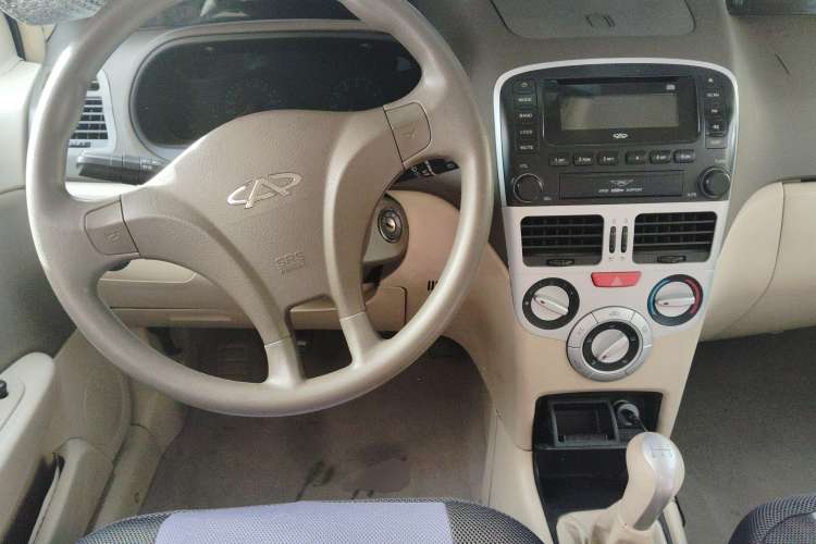 Used Chery Fengyun 2 2010 Hatchback 1.5L Ambition Model Center Console