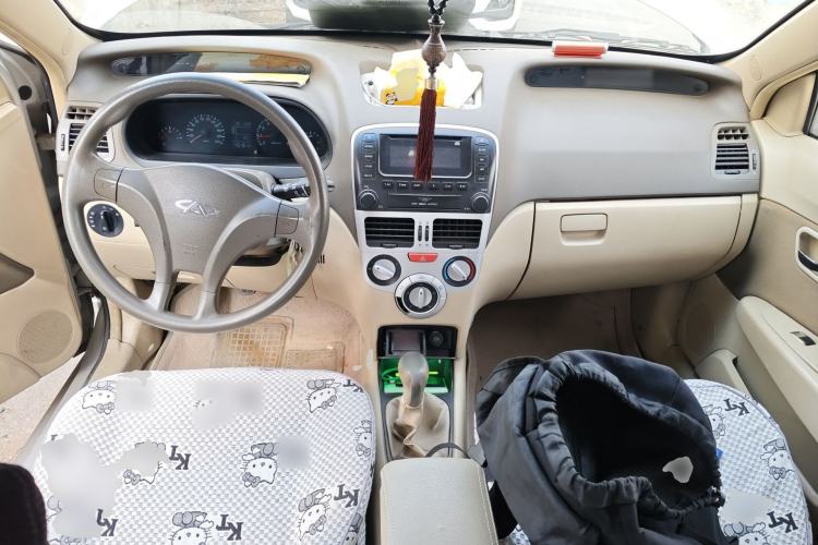 Used Chery Fengyun 2 2010 Hatchback 1.5L Ambition Model Center Console
