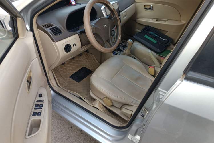 Used Chery Fengyun 2 2010 Hatchback 1.5L Luxury Model Driver Seat