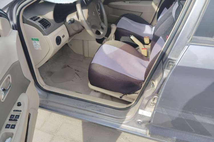 Used Chery Fengyun 2 2010 Hatchback 1.5L Ambition Model Driver Seat