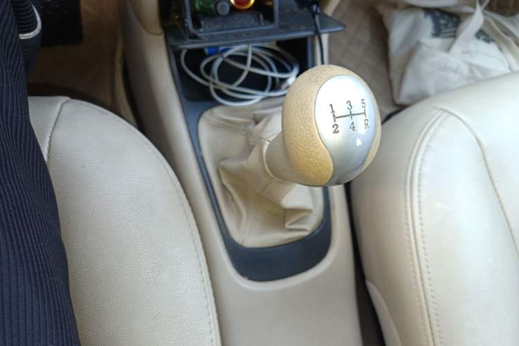 Used Chery Fengyun 2 2010 Hatchback 1.5L Luxury Model Gear Lever