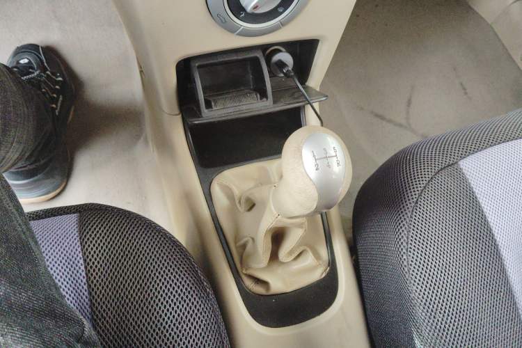 Used Chery Fengyun 2 2010 Hatchback 1.5L Ambition Model Gear Lever
