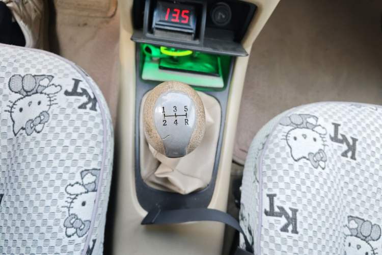 Used Chery Fengyun 2 2010 Hatchback 1.5L Ambition Model Gear Lever