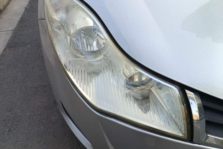 Used Chery Fengyun 2 2010 Hatchback 1.5L Luxury Model Right Front Headlight