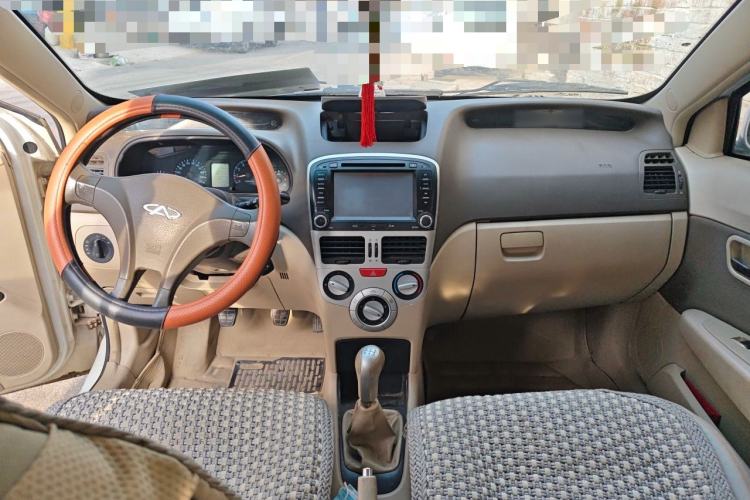 Used Chery Fengyun 2 2010 Hatchback 1.5L Ambition Model Center Console