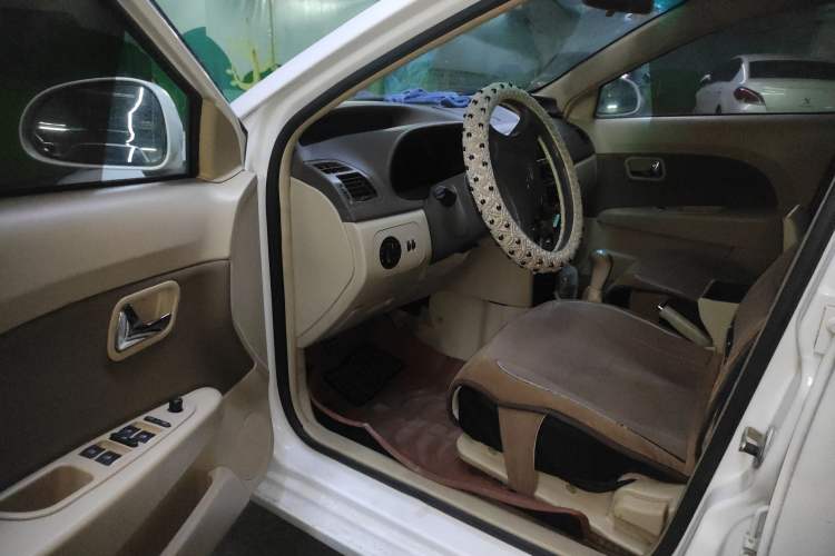 Used Chery Fengyun 2 2010 Hatchback 1.5L Ambition Model Driver Seat
