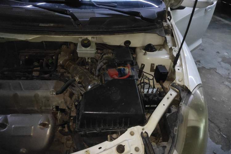 Used Chery Fengyun 2 2010 Hatchback 1.5L Ambition Model Engine Bay Left