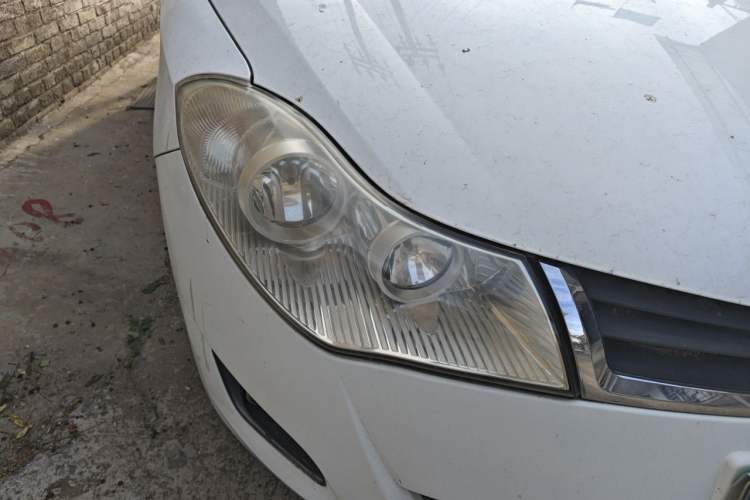 Used Chery Fengyun 2 2010 Hatchback 1.5L Ambition Model Right Front Headlight