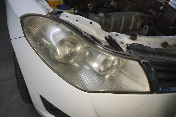 Used Chery Fengyun 2 2010 Hatchback 1.5L Ambition Model Right Front Headlight