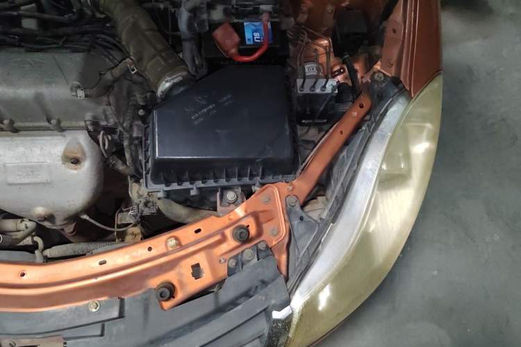 Used Chery Fengyun 2 2010 Hatchback 1.5L Ambition Model Engine Bay Left