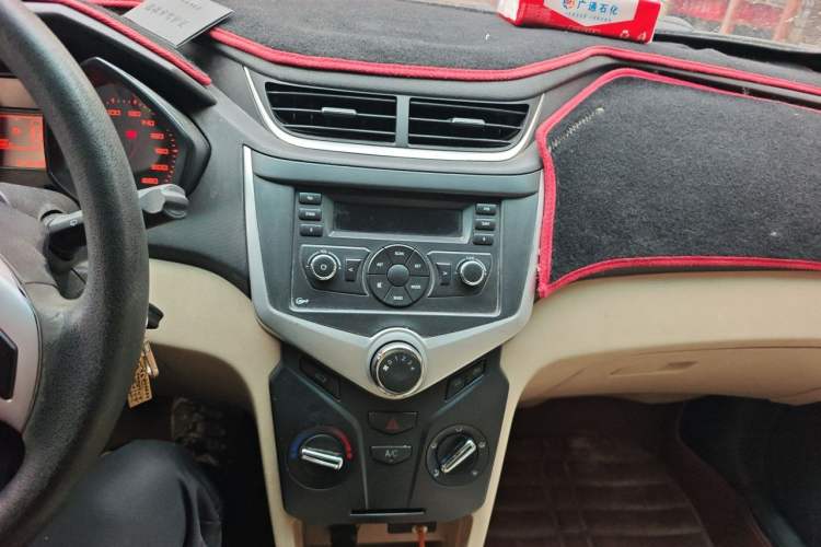 Used Chery Fengyun 2 2013 Hatchback 1.5L Manual Ruiyi Edition Audio And AC Panel