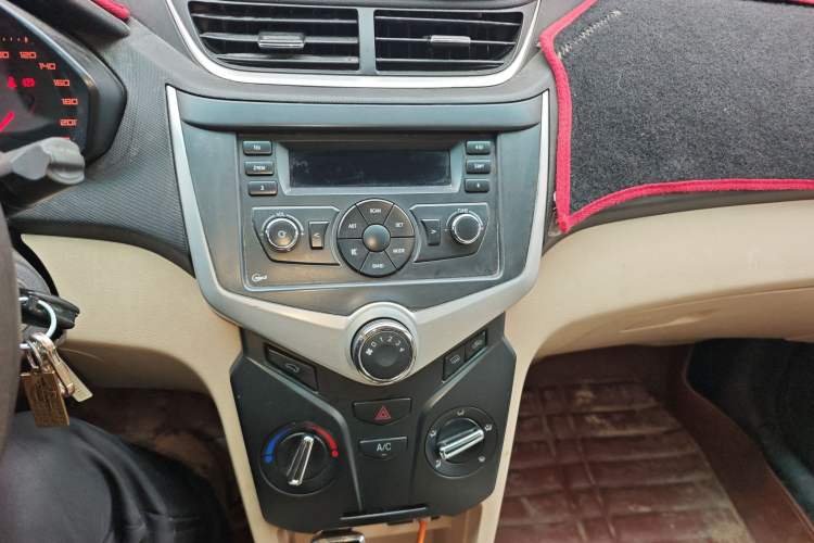 Used Chery Fengyun 2 2013 Hatchback 1.5L Manual Ruiyi Edition Audio And AC Panel