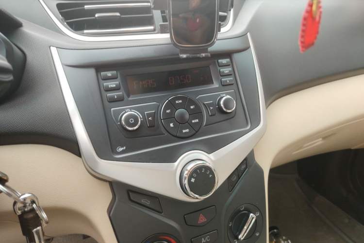Used Chery Fengyun 2 2013 Hatchback 1.5L Manual Ruiyi Edition Audio And AC Panel