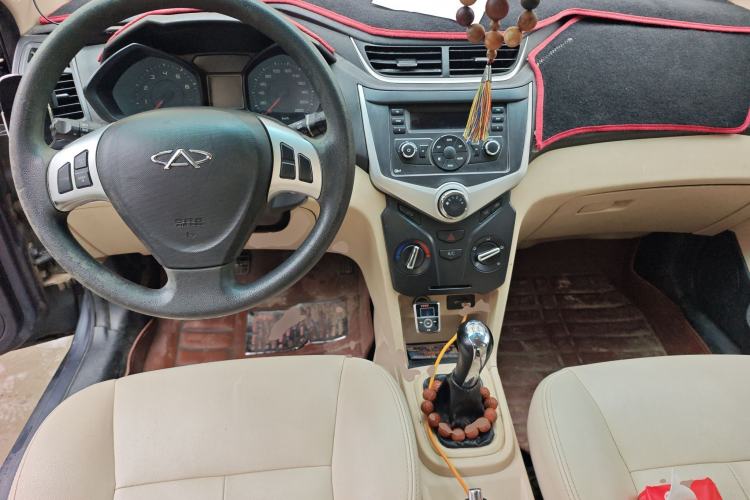 Used Chery Fengyun 2 2013 Hatchback 1.5L Manual Ruiyi Edition Center Console