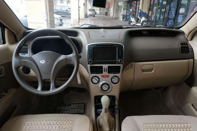 Used Chery Fengyun 2 2013 Hatchback 1.5L Manual Kuaiyi Edition Center Console