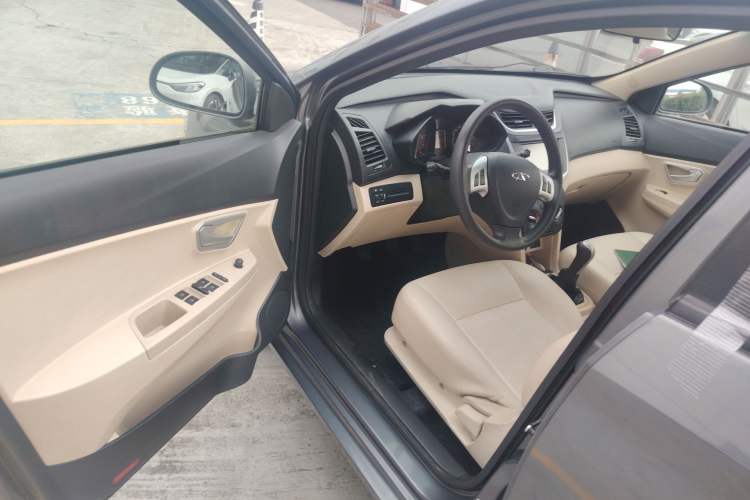 Used Chery Fengyun 2 2013 Hatchback 1.5L Manual Ruiyi Edition Driver Seat