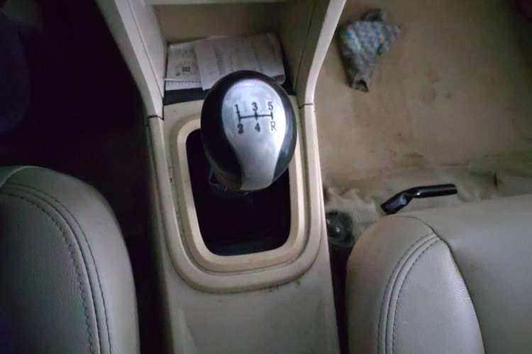 Used Chery Fengyun 2 2013 Hatchback 1.5L Manual Ruiyi Edition Gear Lever