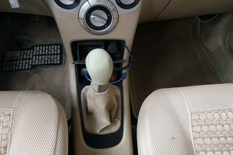 Used Chery Fengyun 2 2013 Hatchback 1.5L Manual Kuaiyi Edition Gear Lever