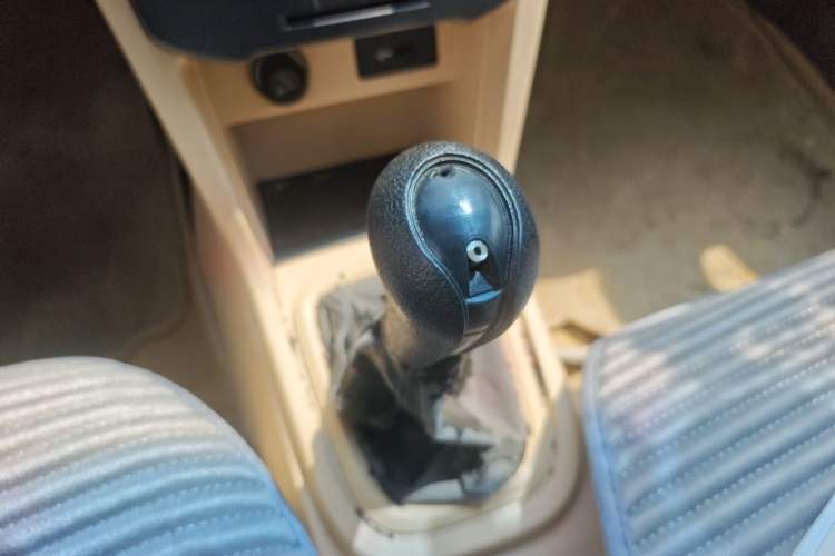 Used Chery Fengyun 2 2013 Hatchback 1.5L Manual Ruiyi Edition Gear Lever