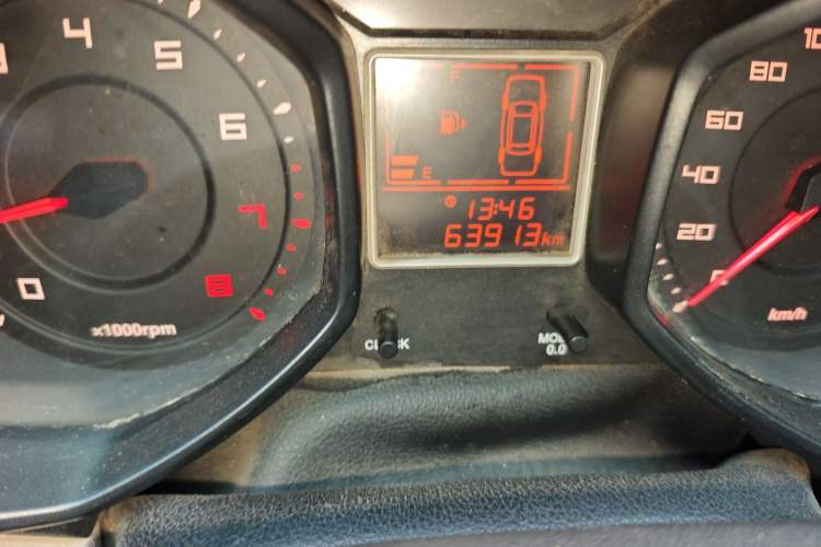 Used Chery Fengyun 2 2013 Hatchback 1.5L Manual Ruiyi Edition Odometer Close Up