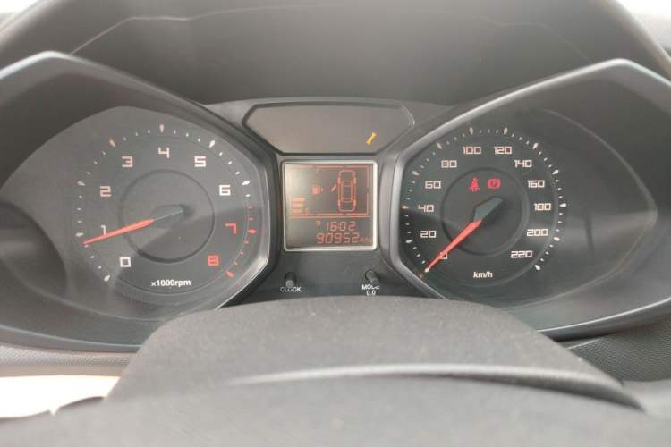 Used Chery Fengyun 2 2013 Hatchback 1.5L Manual Ruiyi Edition Odometer Close Up